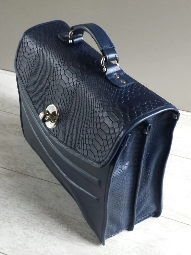 Donkerblauwe dames aktetas met krokodillenprint